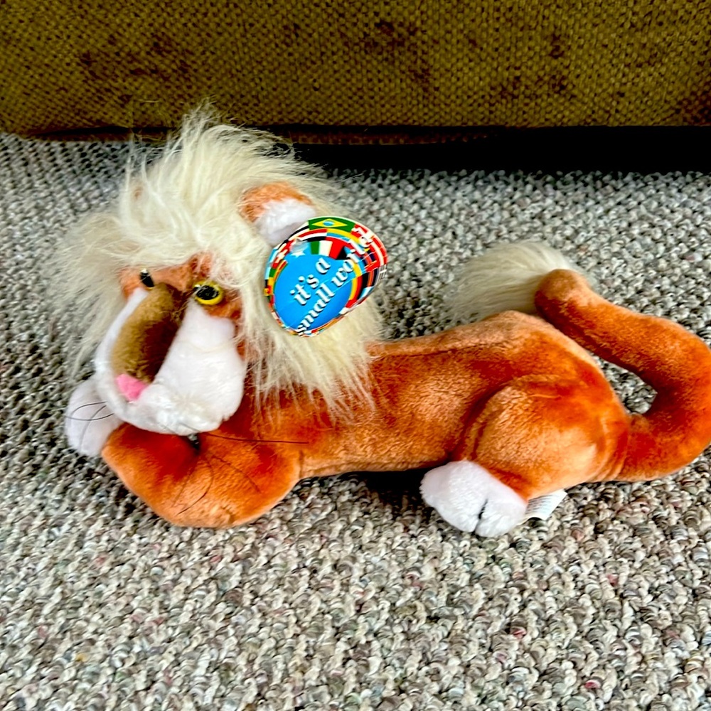 It’s a Small World Goebel Lion